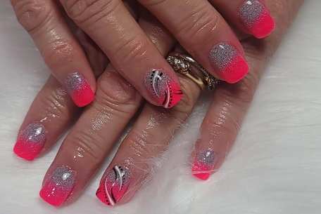 Nails Pic Laura Pink Silver Metalic Sparkle With Black And White Design